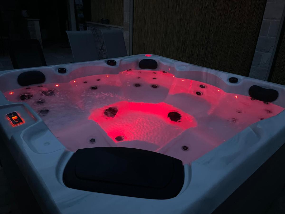 Vacation House Marin With Jacuzzi - Bol, Brac Екстериор снимка