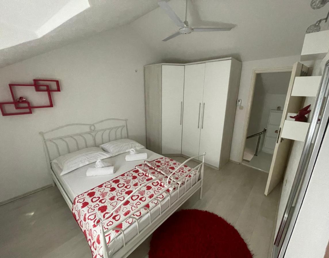 Vacation House Marin With Jacuzzi - Bol, Brac Екстериор снимка