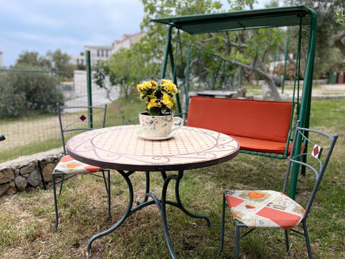 Vacation House Marin With Jacuzzi - Bol, Brac Екстериор снимка