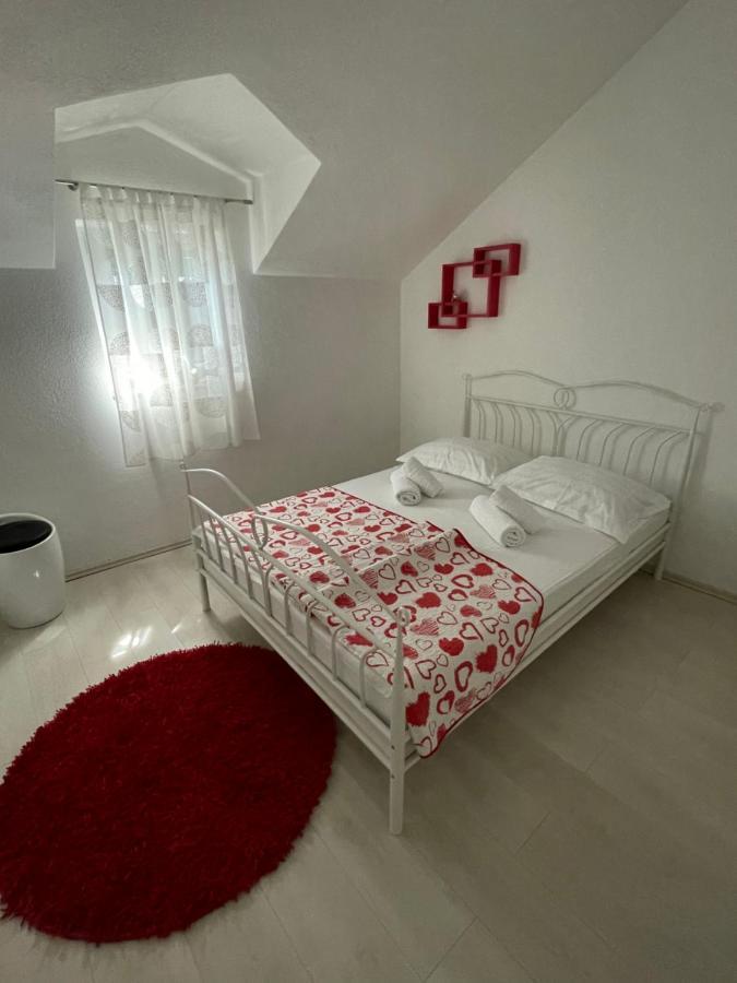 Vacation House Marin With Jacuzzi - Bol, Brac Екстериор снимка