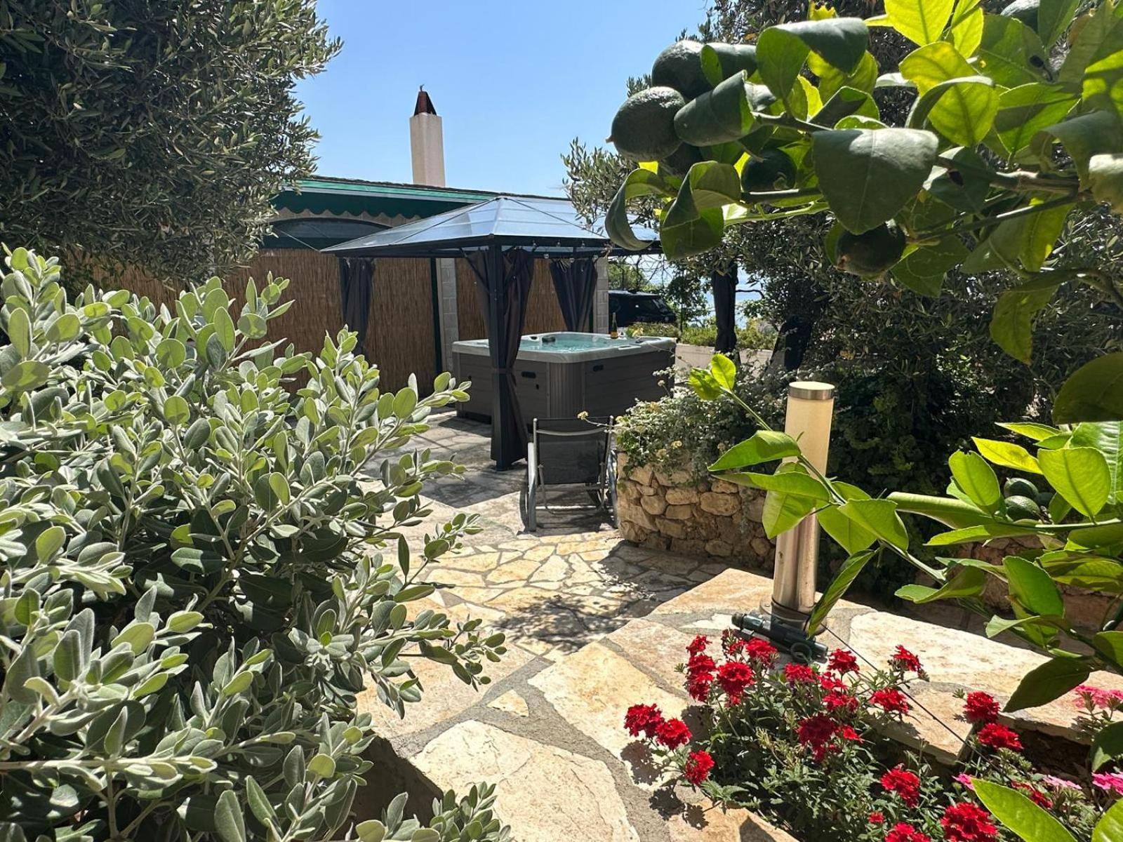 Vacation House Marin With Jacuzzi - Bol, Brac Екстериор снимка